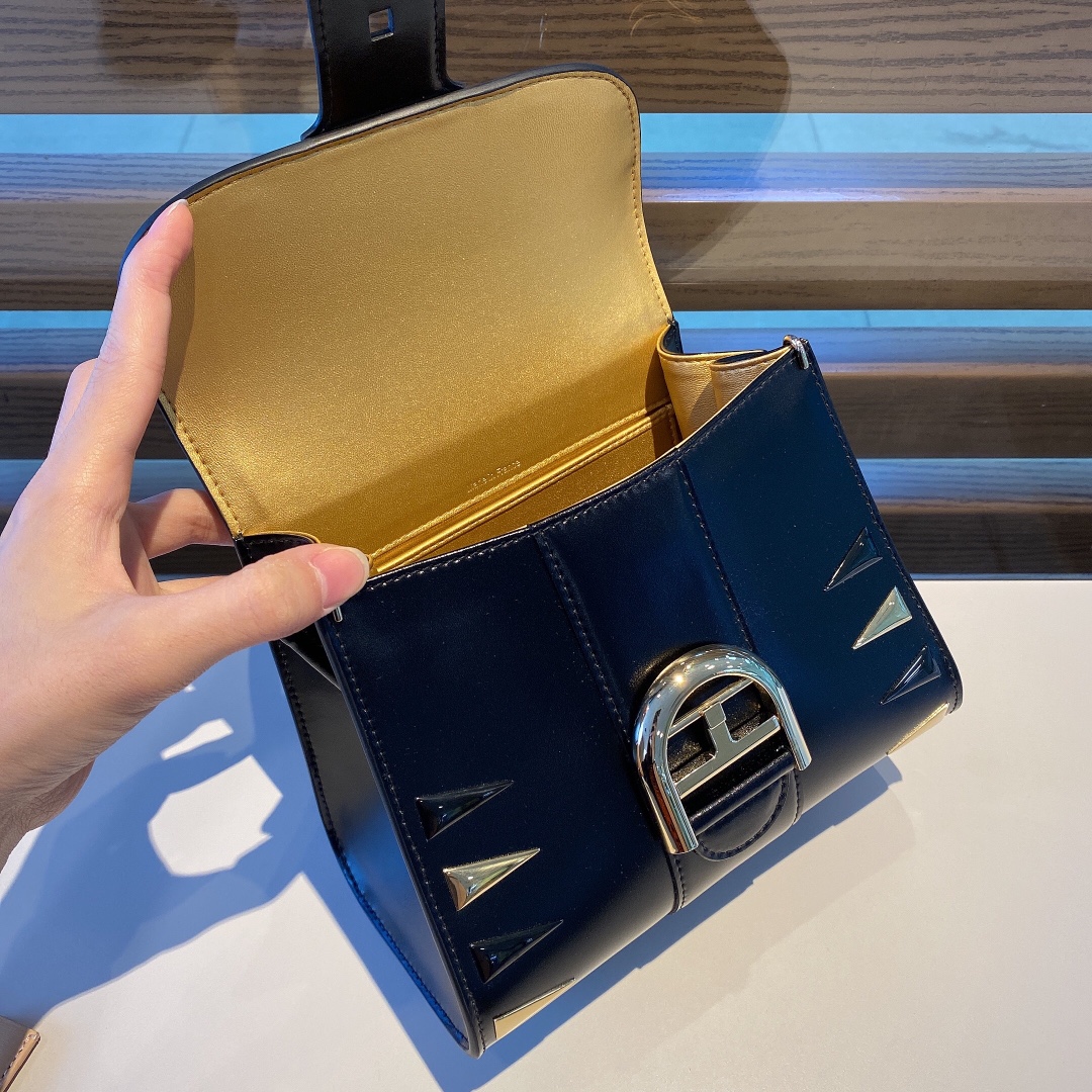 델보 브리앙 파이어워크 박스백